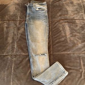 Light wash ripped skinny jeans
